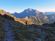 71 Seguendo il sent. 135 Dal Passo discendiamo al parcheggio della conca di Mezzeno